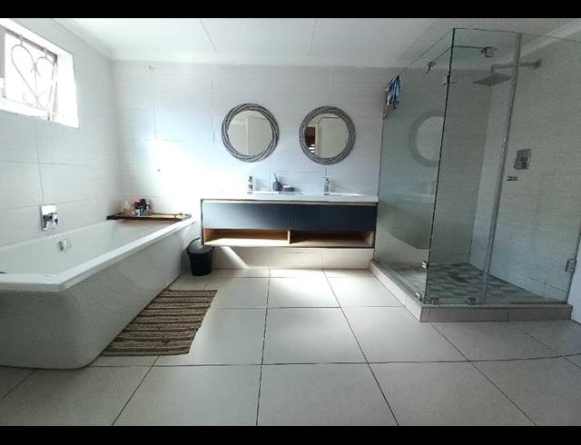6 BEDROOM HOUSE FOR SALE IN LINMEYER